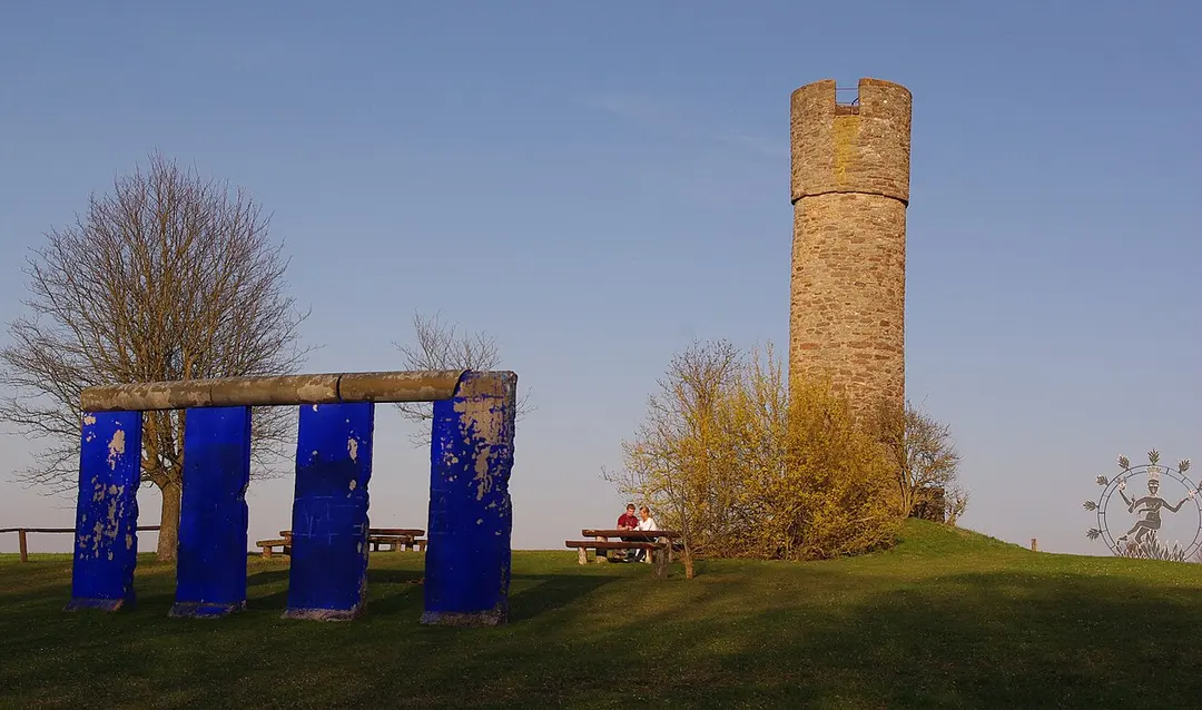 Dicker Turm