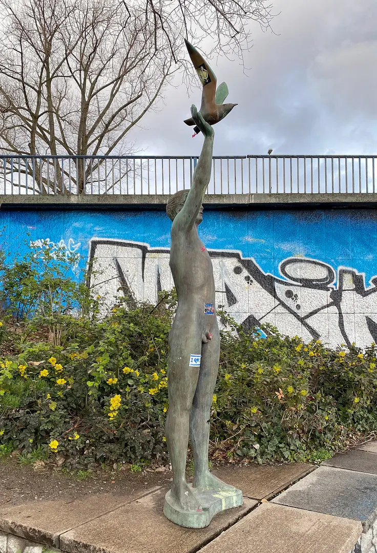 Jüngling mit Möwe