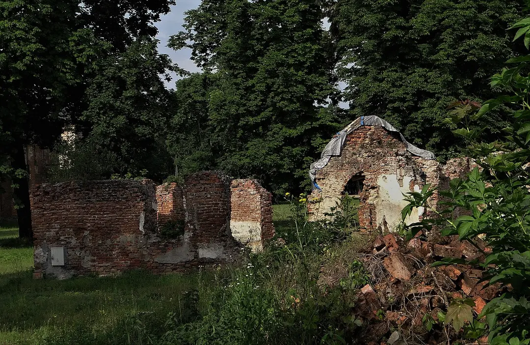 ruina oficyny wschodniej