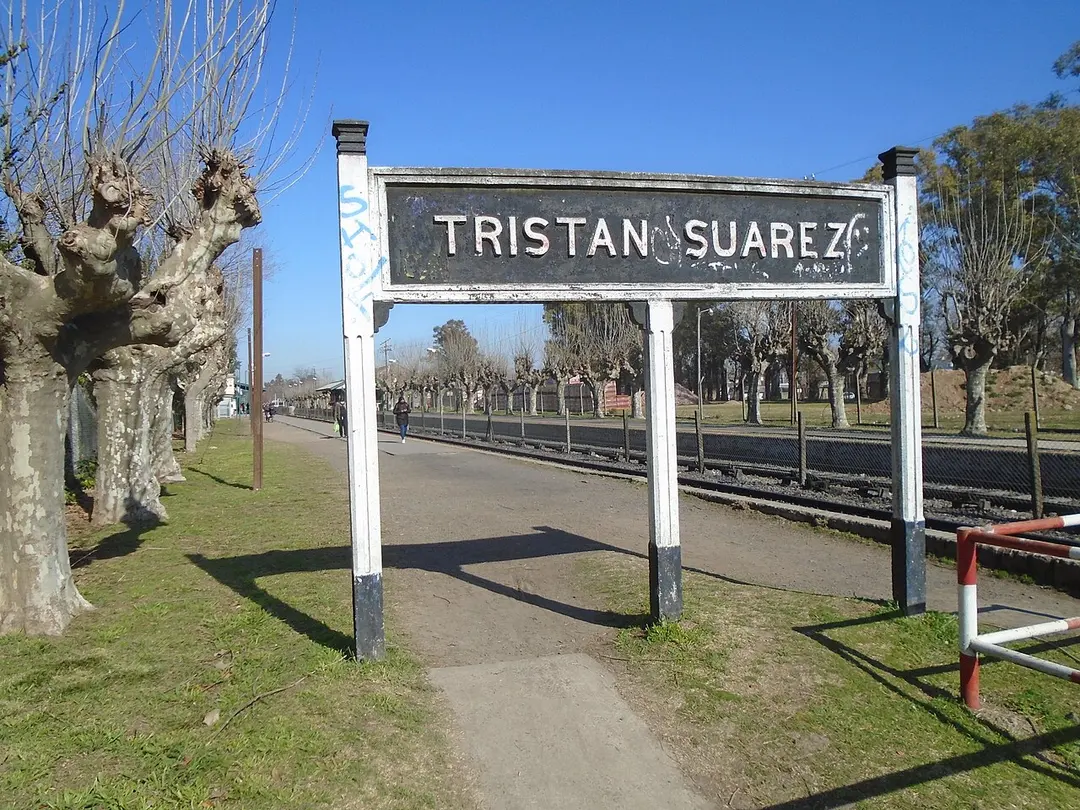 Tristán Suárez train station