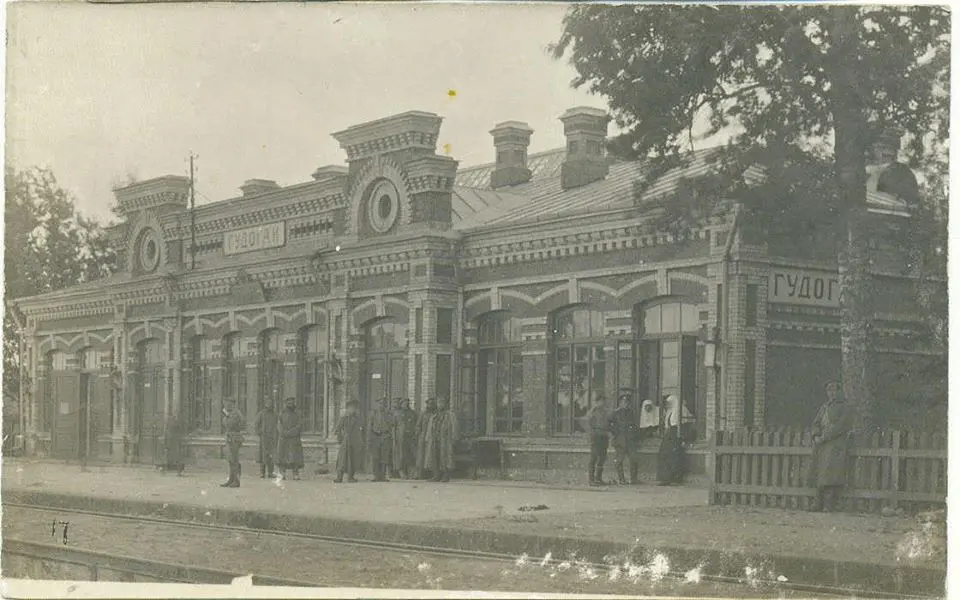 Hudahaj train station