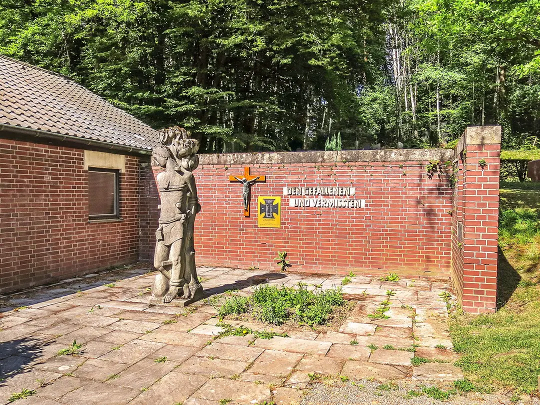 Ehrenmal Holzlar