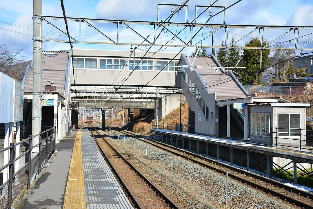 Tekuno-Sakaki Station