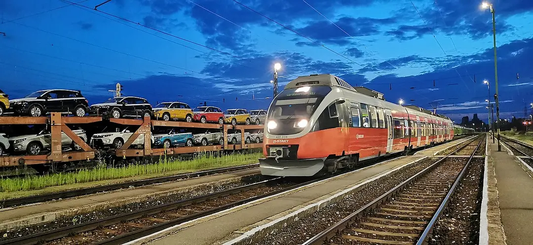 Almásfüzitő railway station