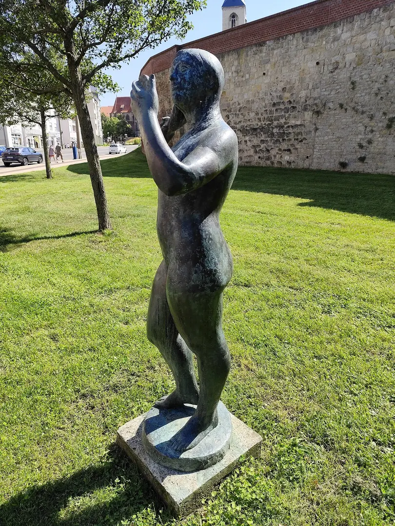 Frau mit Spiegel