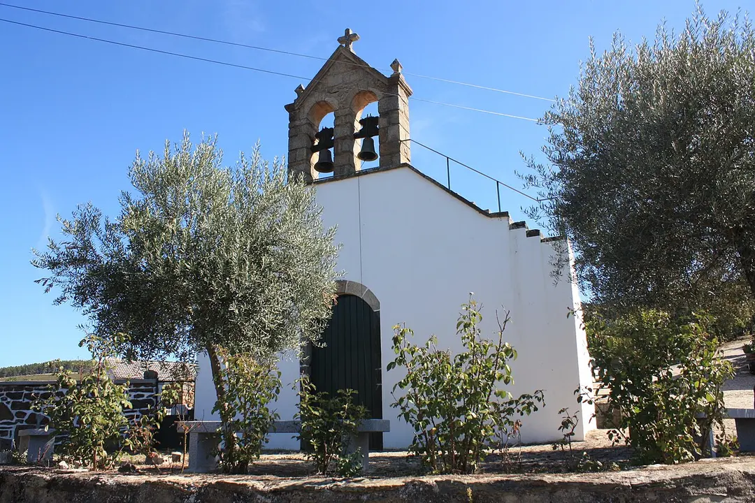 Igreja da Aldeia das Veigas