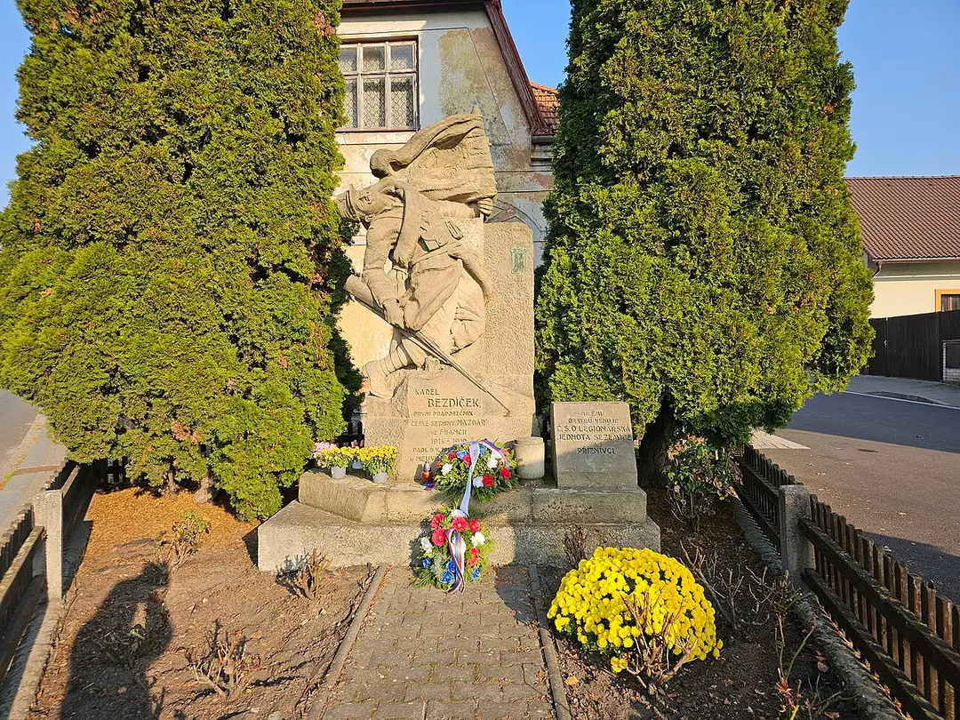 Karel Bezdíček