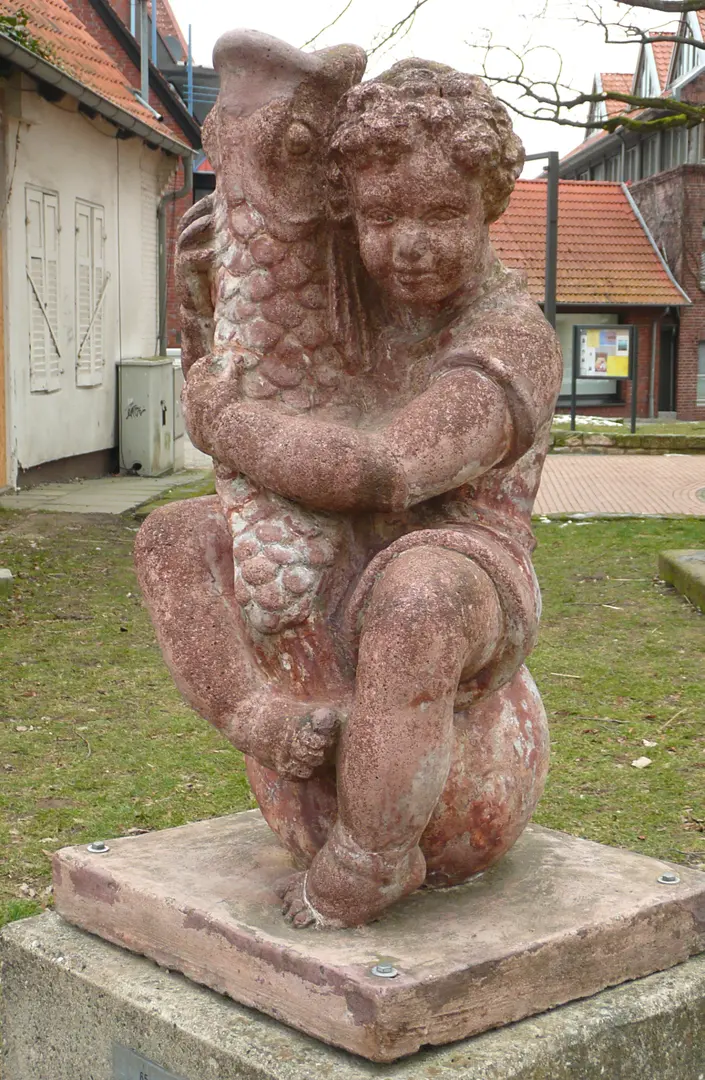 Knabe mit Fisch