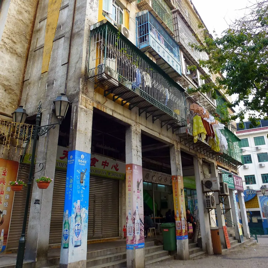 Camoes Square