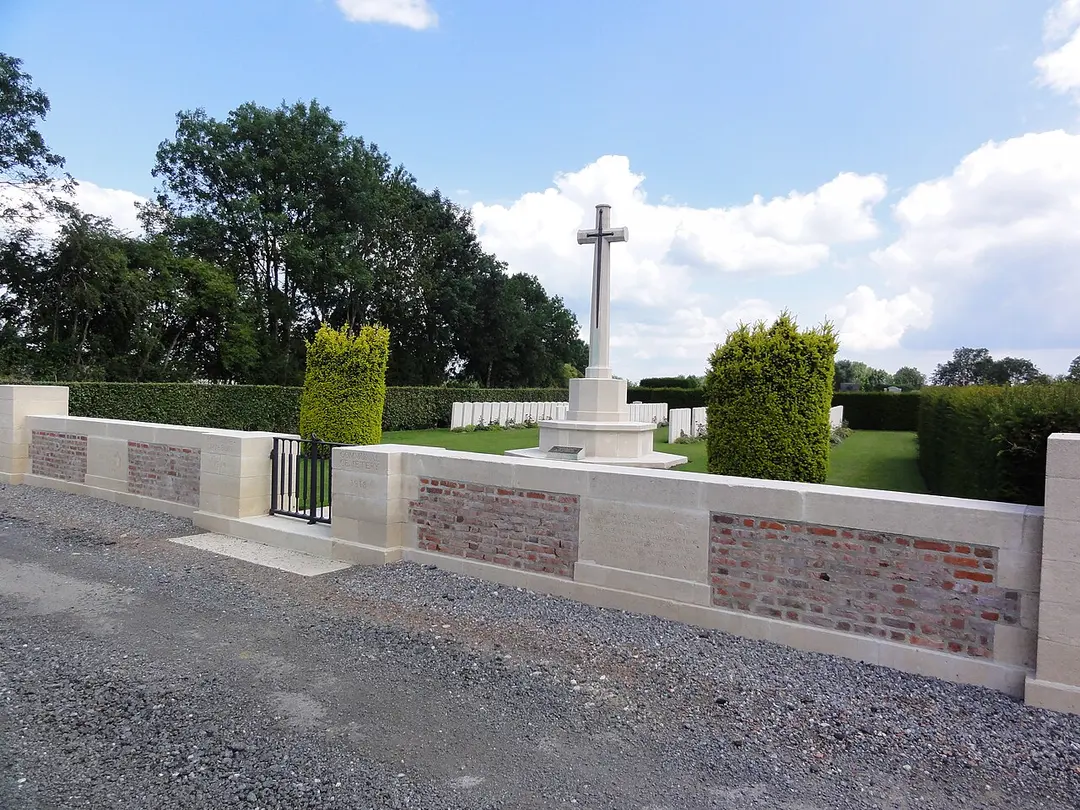 Fontaine-au-Bois Communal Cemetery