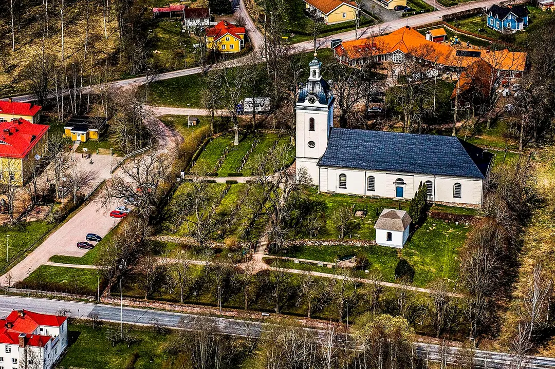 Linderås kyrka