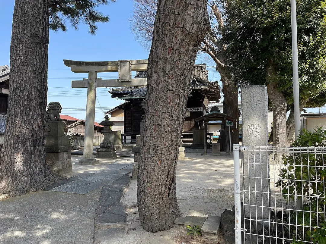 女體神社