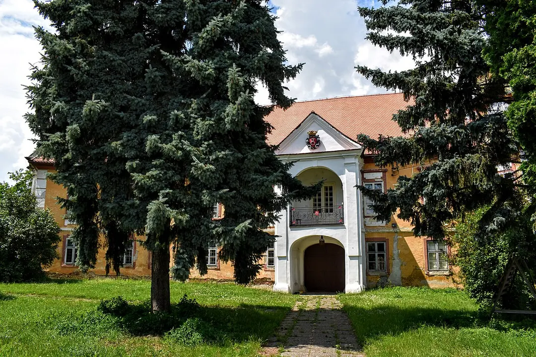 Zámek Dobromilice