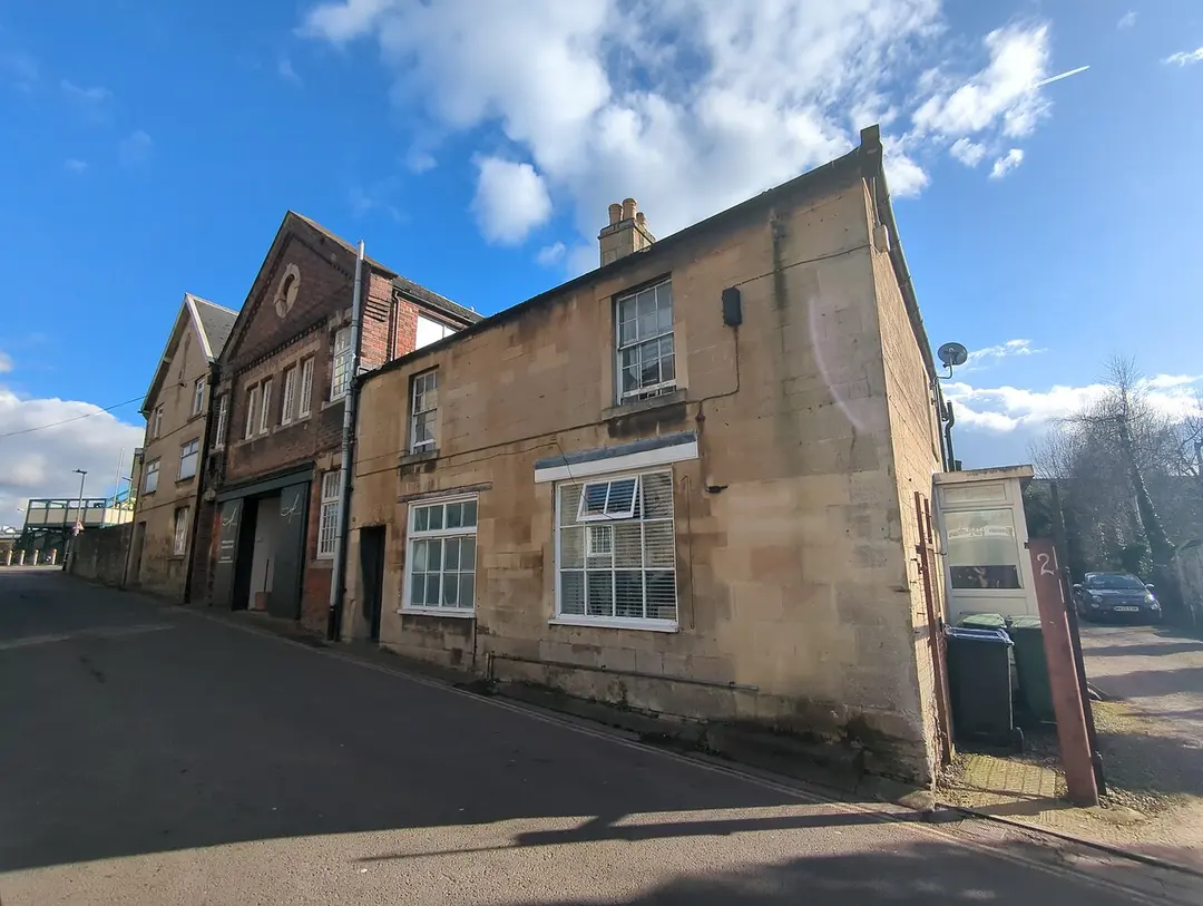 Chippenham railway station