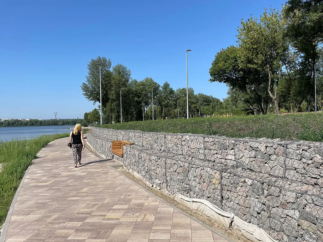 Pryberezhnyi Park