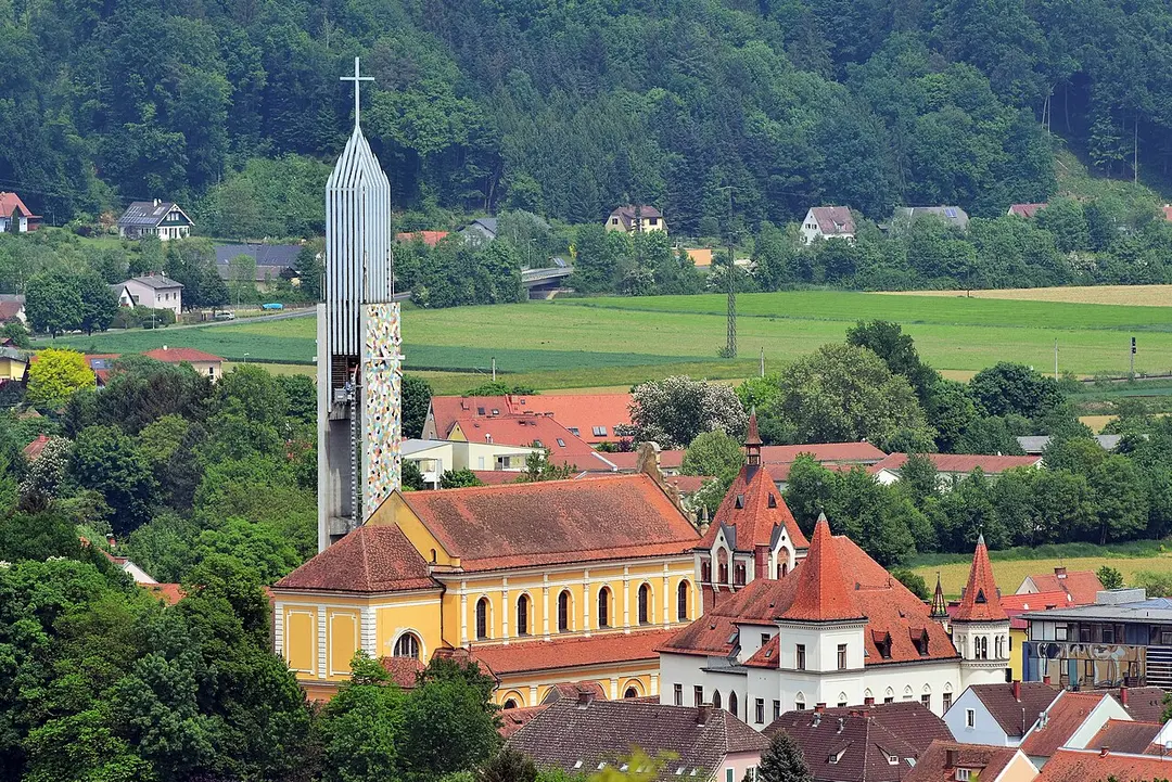 Bunter Kirchturm Feldbach