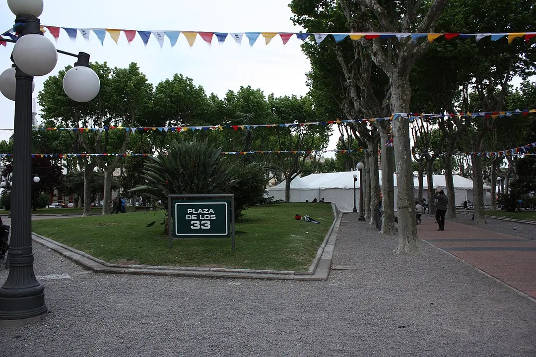 Plaza 33 Orientales
