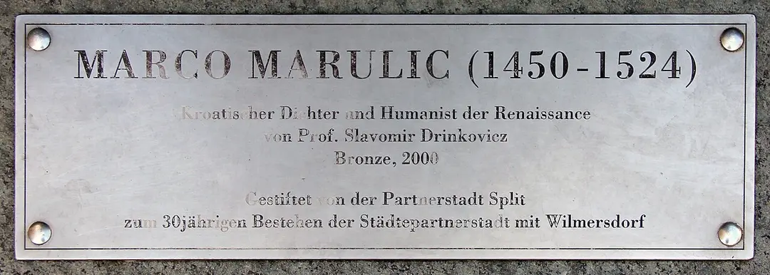 Marko-Marulic-Statue