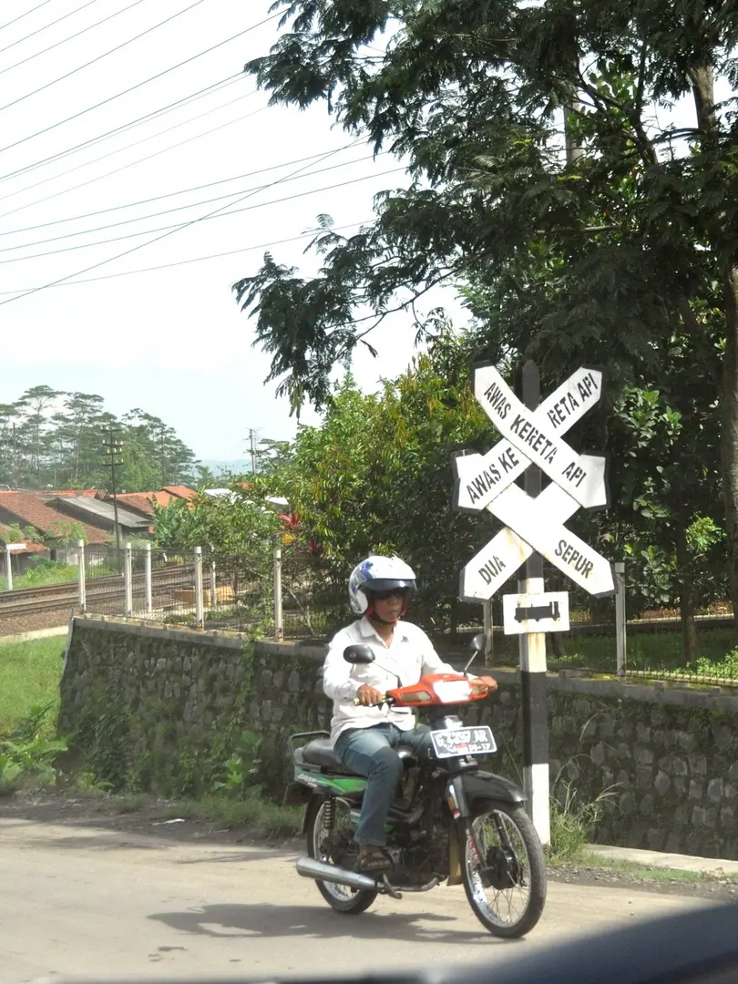 Kretek railway station