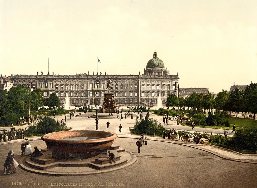 Granitschale im Lustgarten