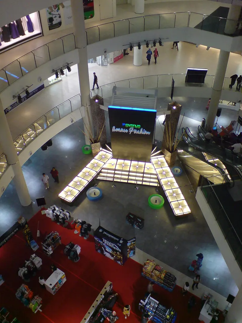 1st Avenue Mall
