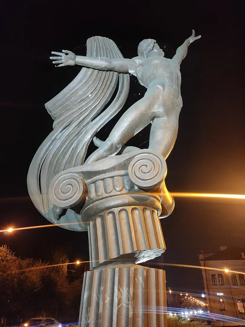 Rudolf Nureyev monument