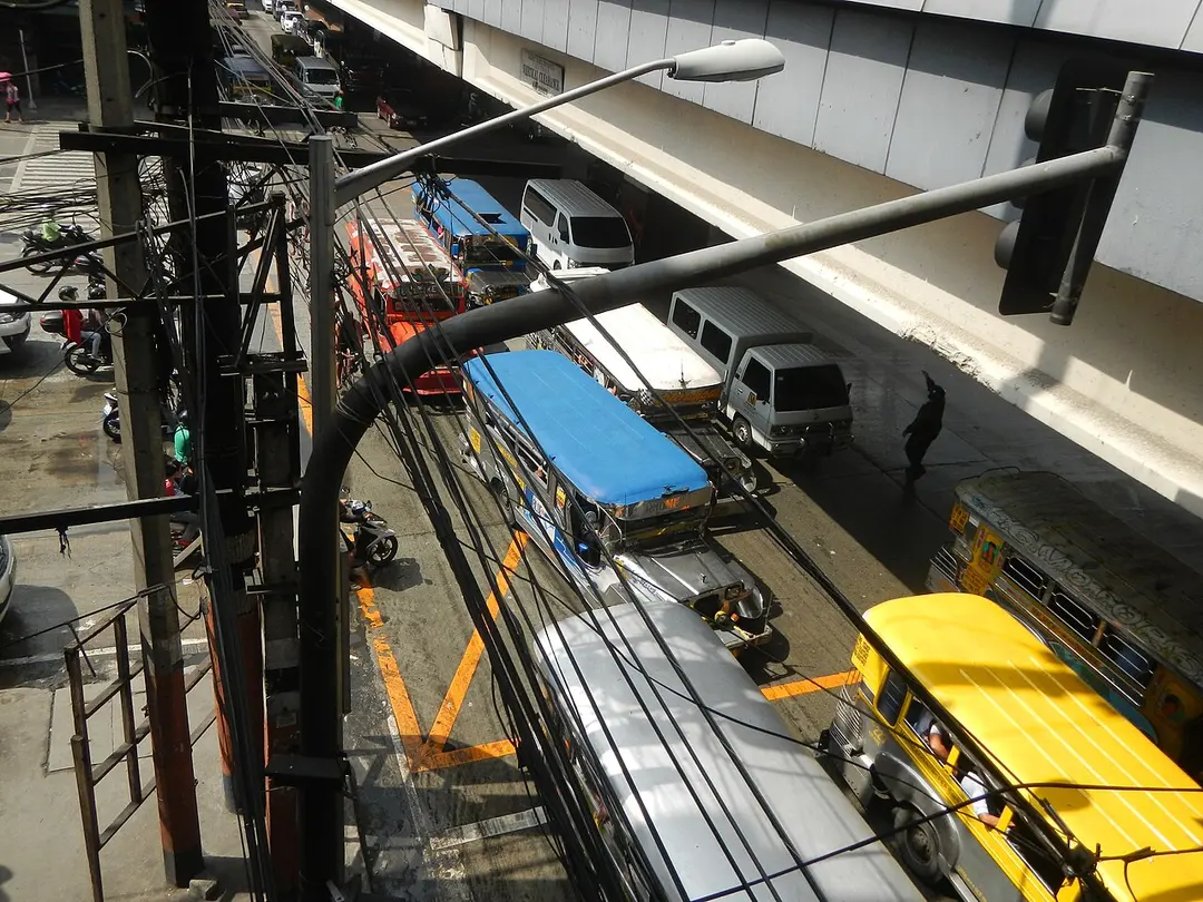 5th Avenue LRT Station