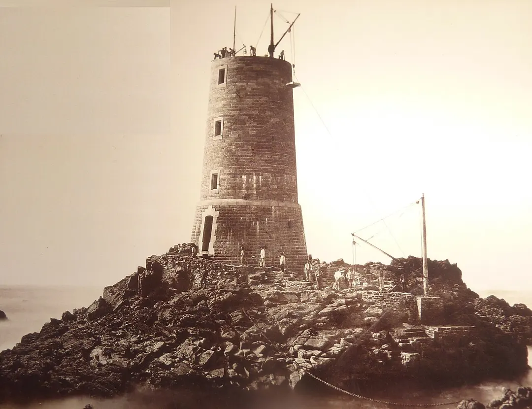 Lighthouse les Pierres Noires