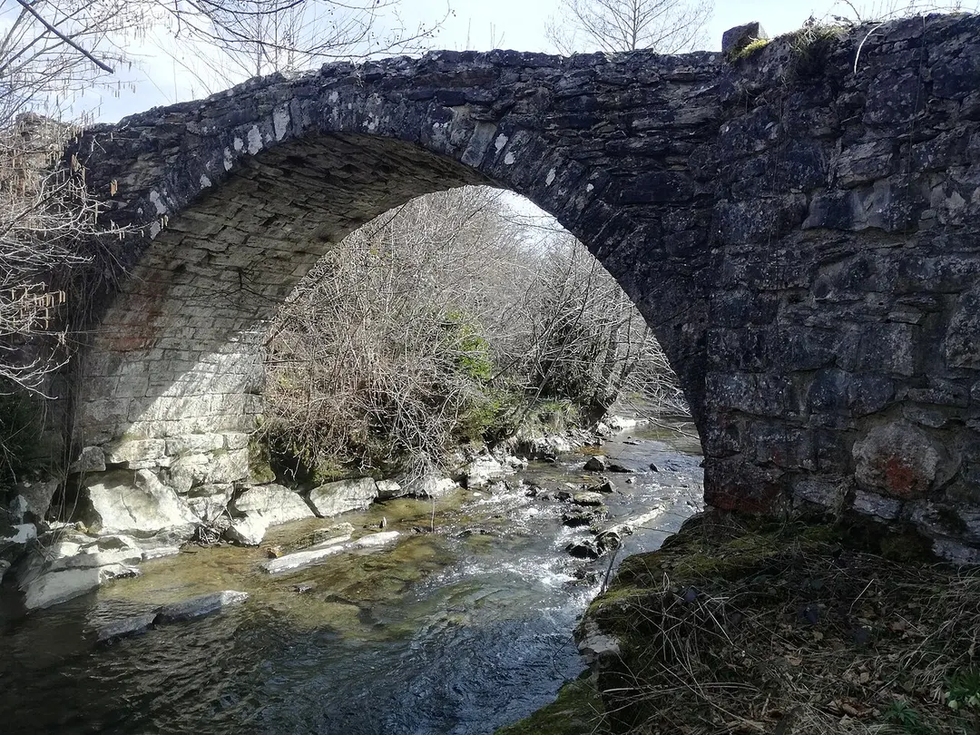 Puente medieval Arrobi