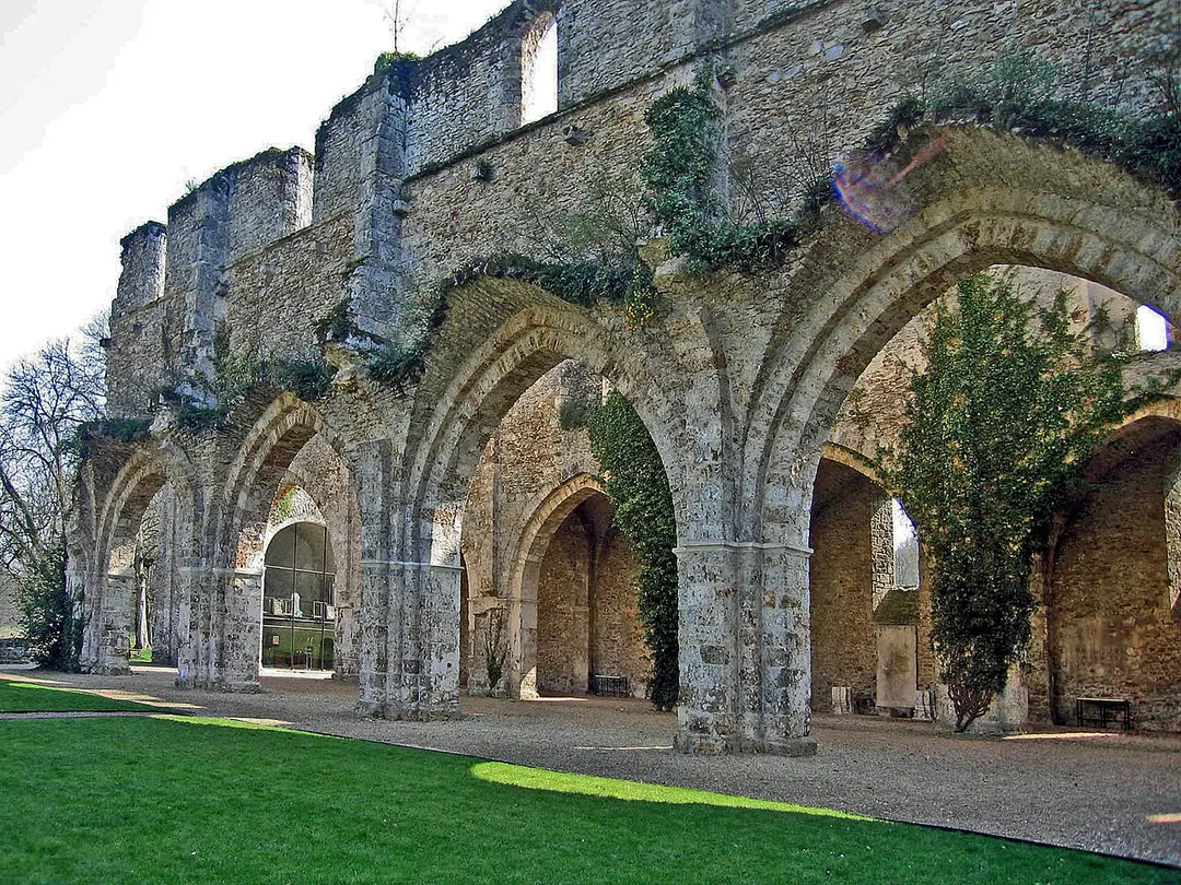 Domaine de l'ancienne abbaye des Vaux de Cernay (également sur commune de Auffargis)