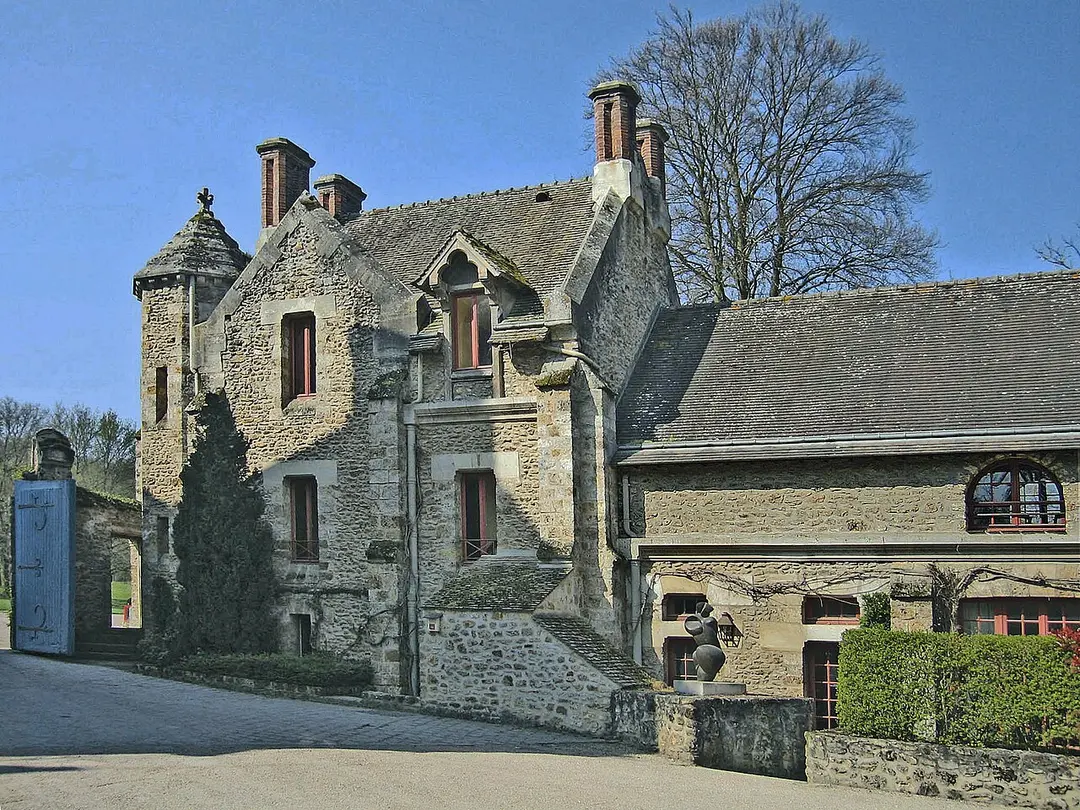 Domaine de l'ancienne abbaye des Vaux de Cernay (également sur commune de Auffargis)