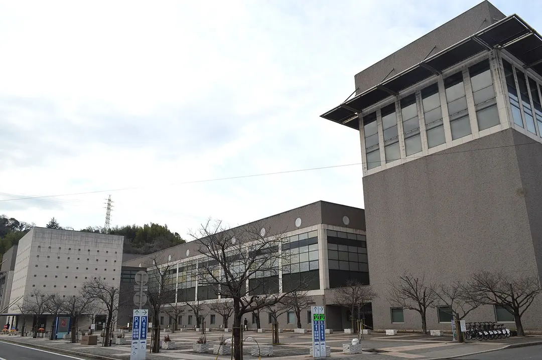 大分県立図書館