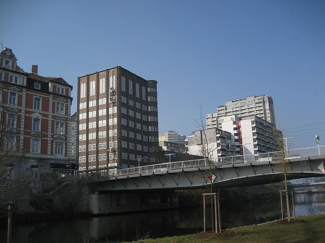 Benno-Ohnesorg-Brücke