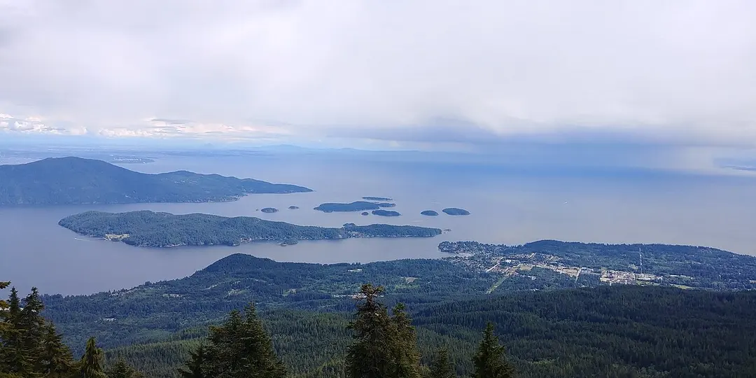 Mount Elphinstone Provincial Park
