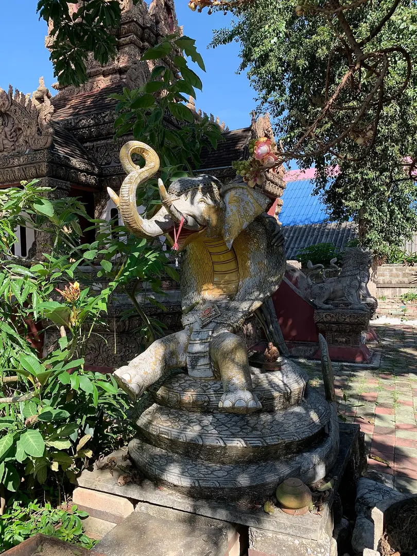 Wat Phra Chao Lan Thong