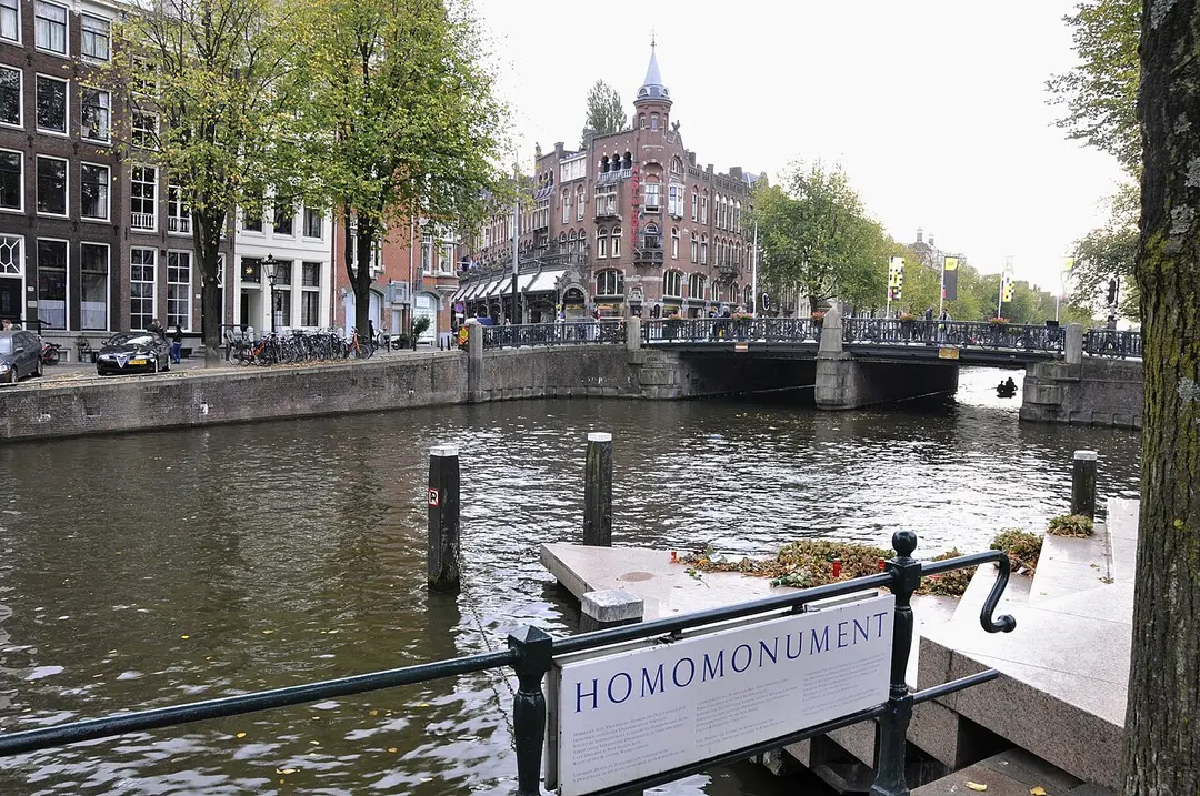 Homomonument