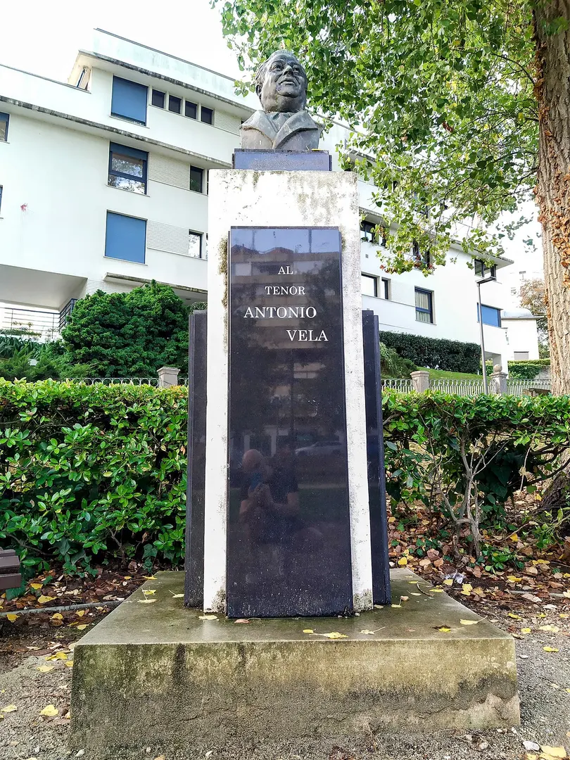 Monumento a Antonio Vela