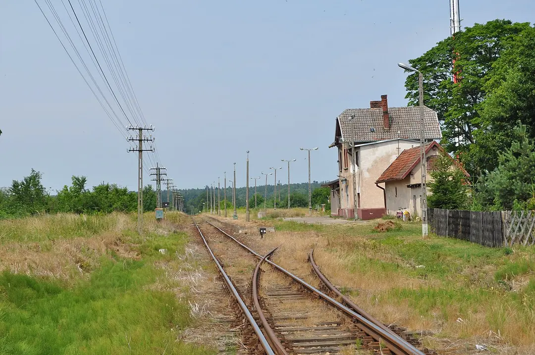 Lędziechowo train station
