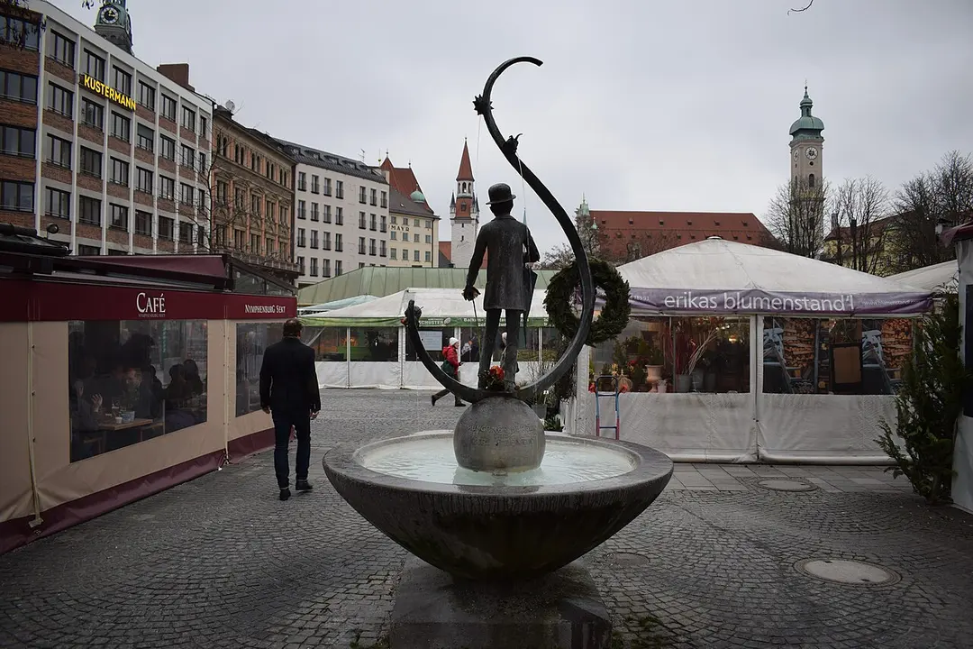 Karl-Valentin-Brunnen