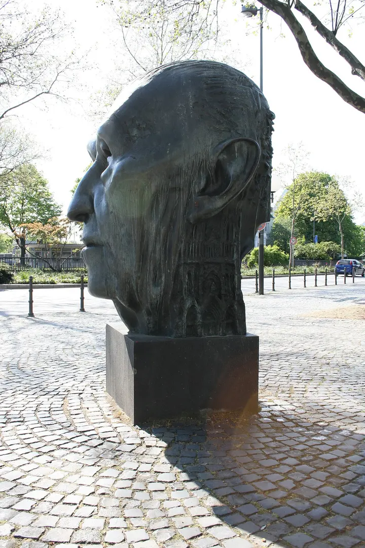 Konrad Adenauer head (Bonn)