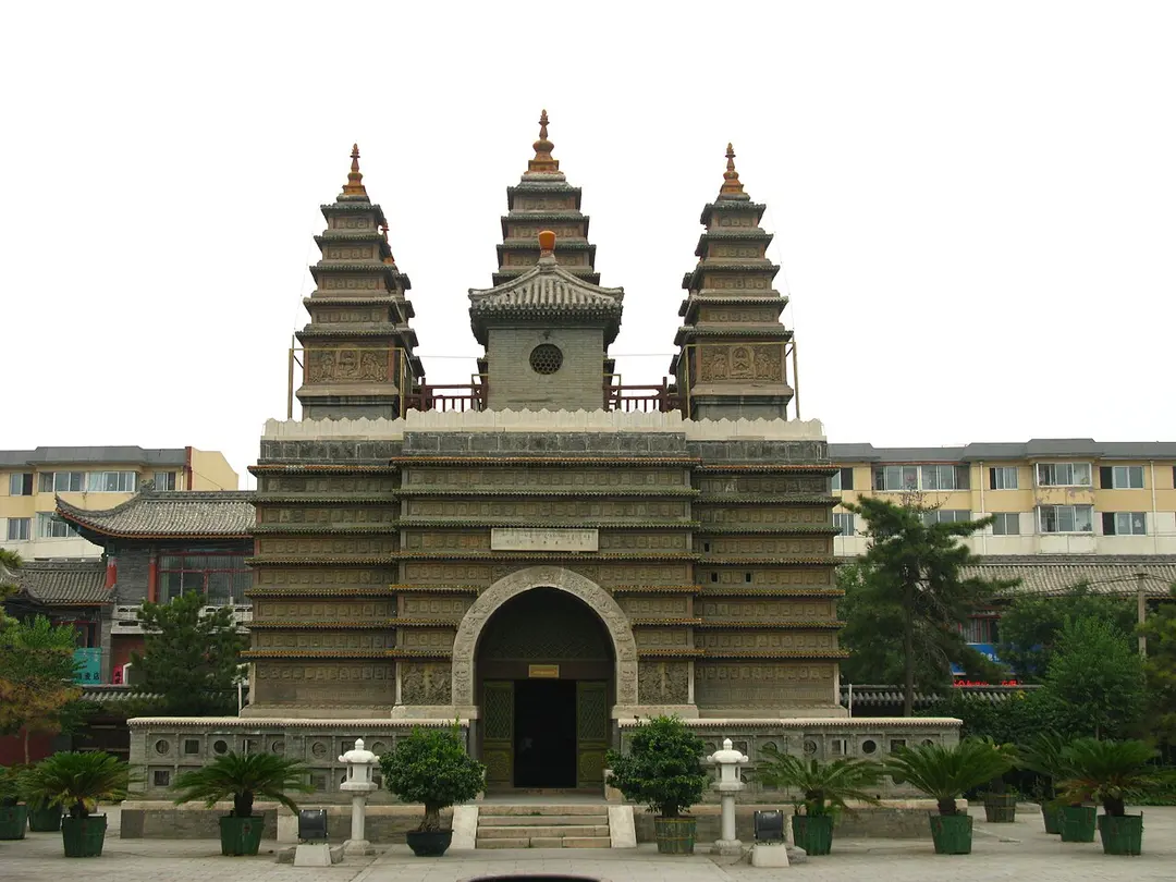 Five Pagoda Temple