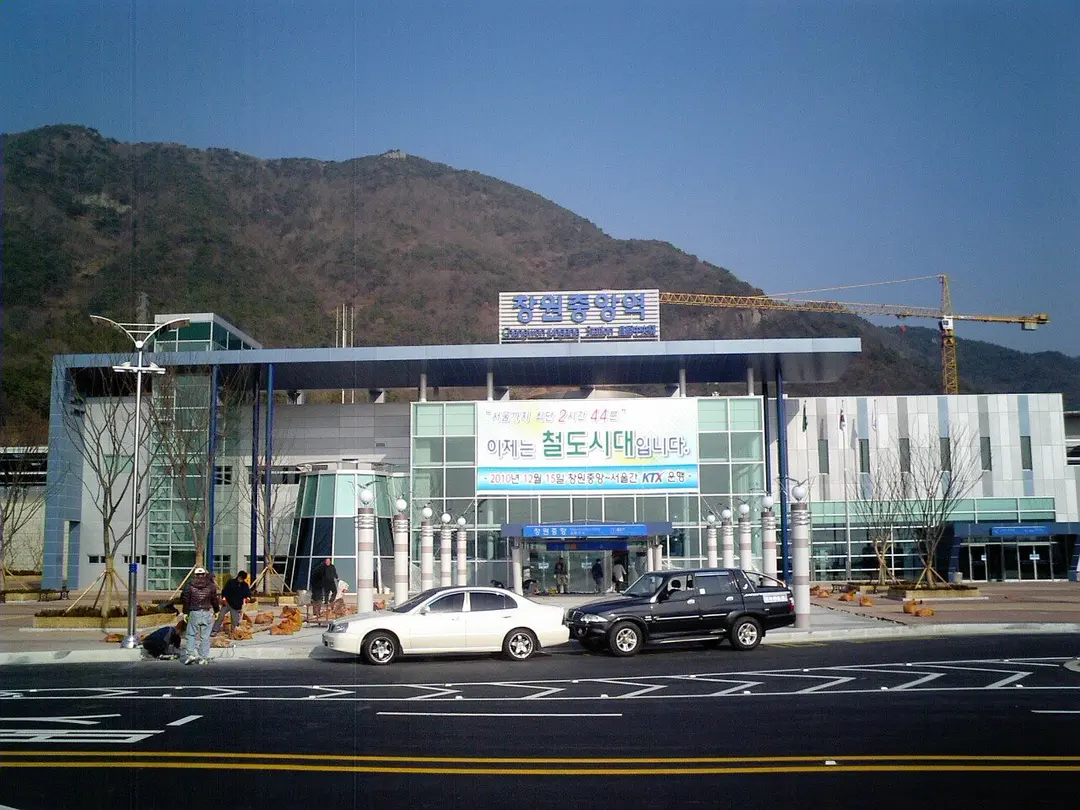 Changwonjungang Station