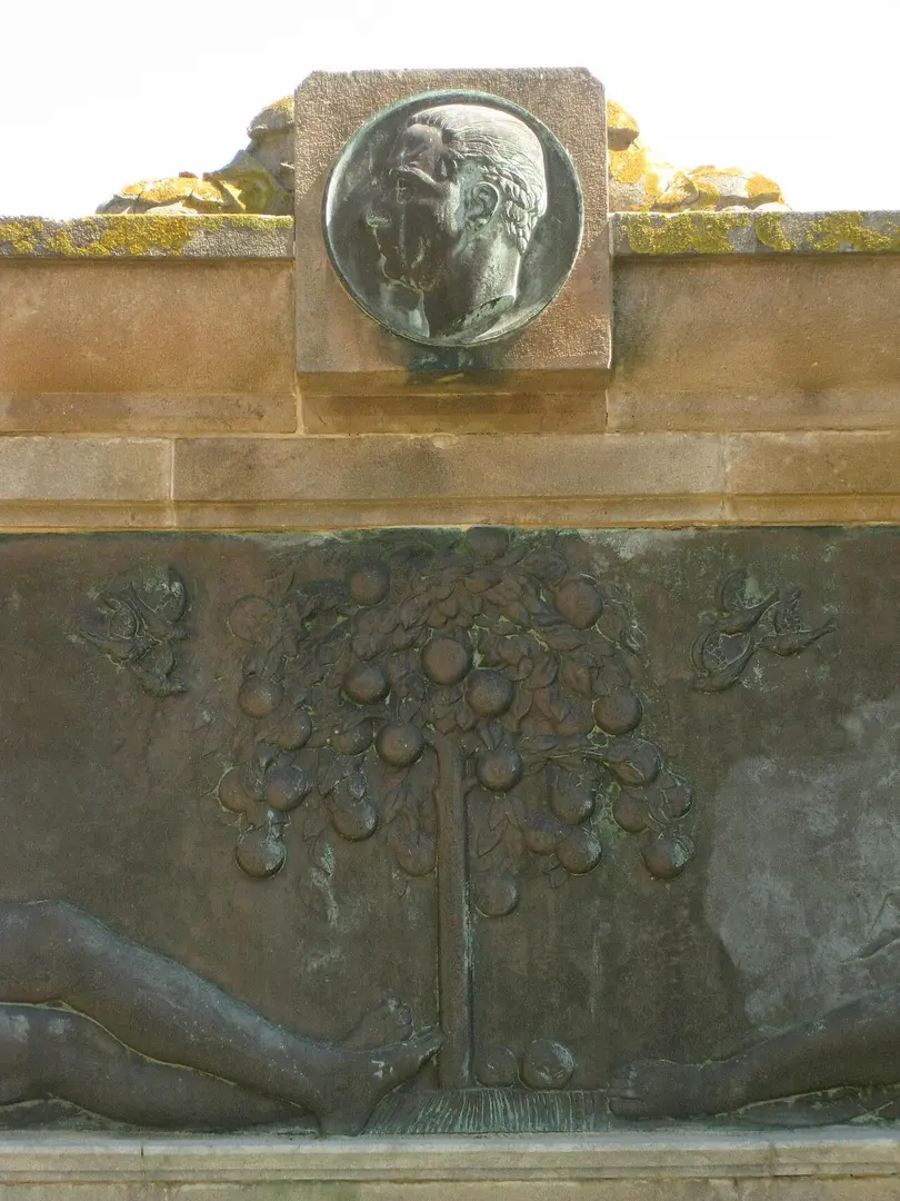 Monument a Juli Garreta