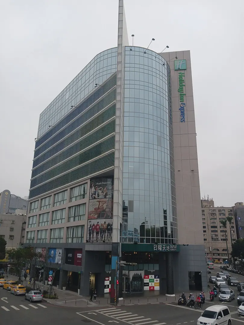 Sunshine Plaza Outlet