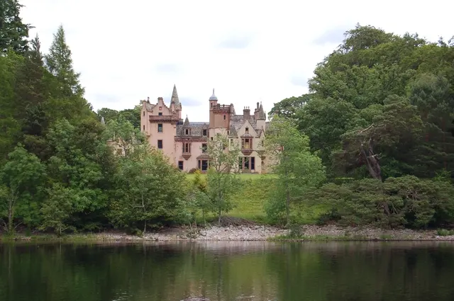 Aldourie Castle