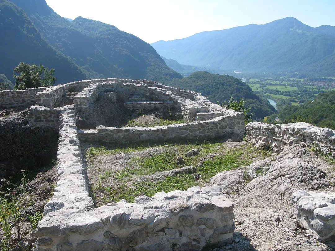 Tonovec Castle
