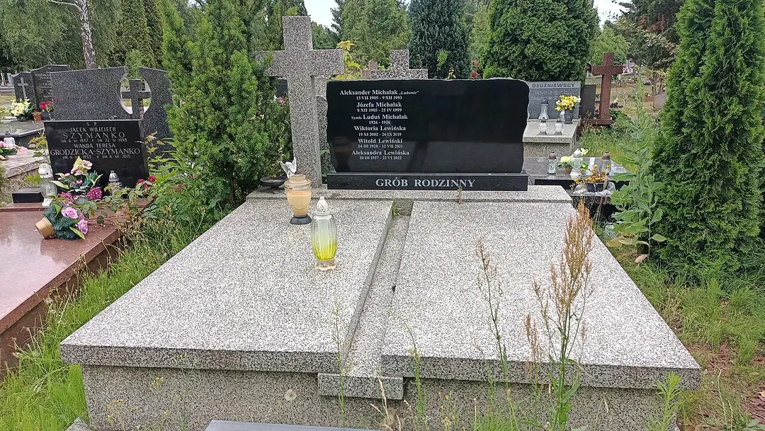 Northern Communal Cemetery in Warsaw