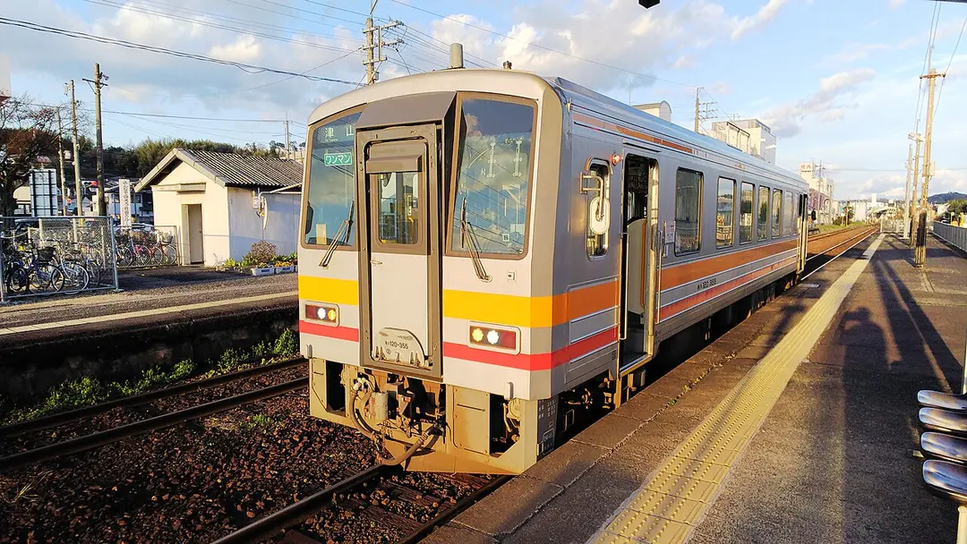 Bahnhof Higashi-Tsuyama