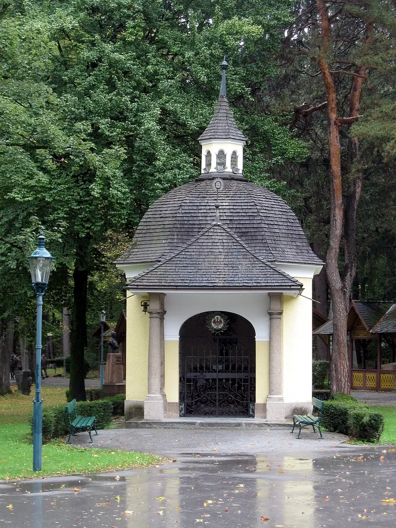 Kreuzkapelle mit Ehrenmal