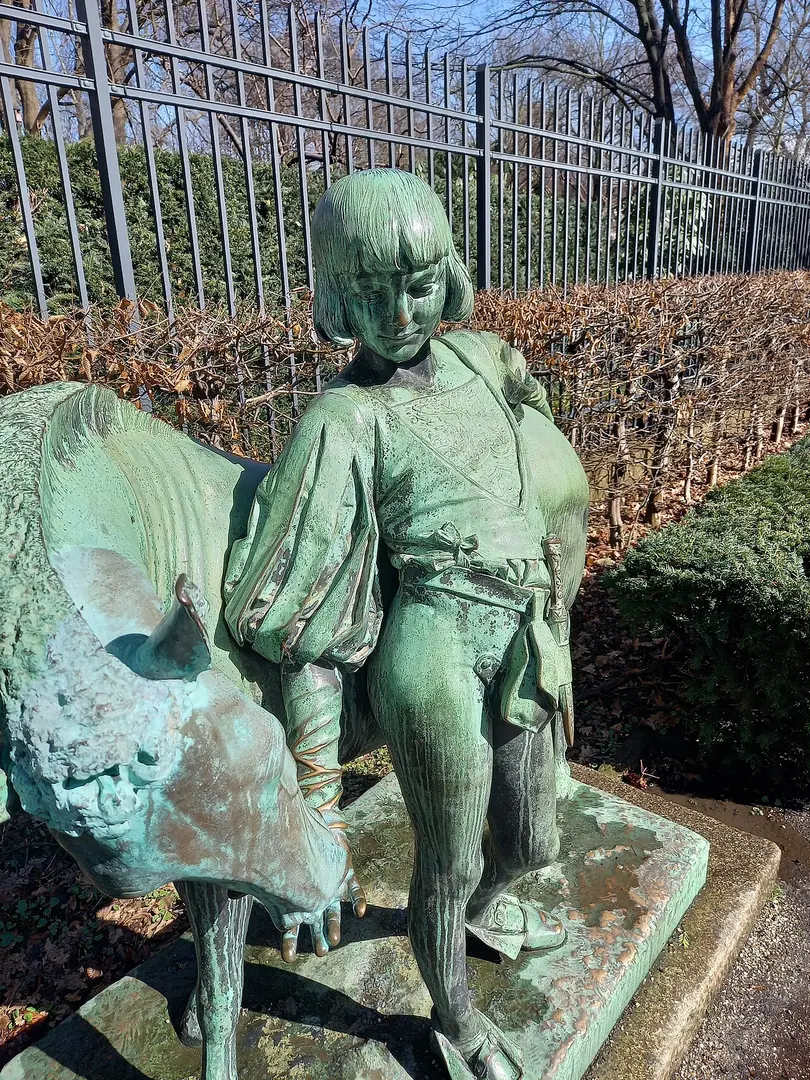 Knabe mit Pony